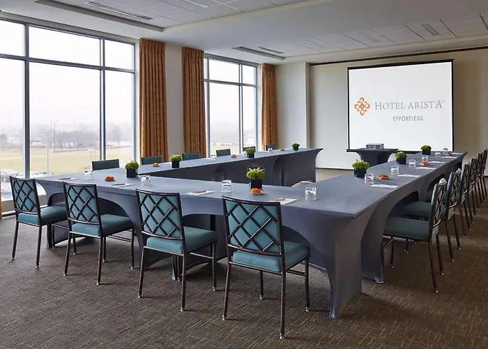 Arista 4* Naperville