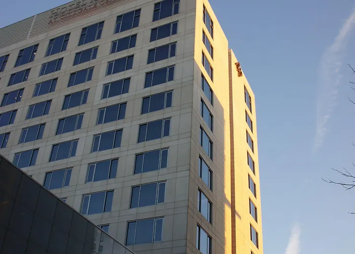 Arista 4* Naperville