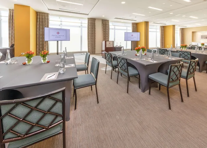 Arista 4* Naperville