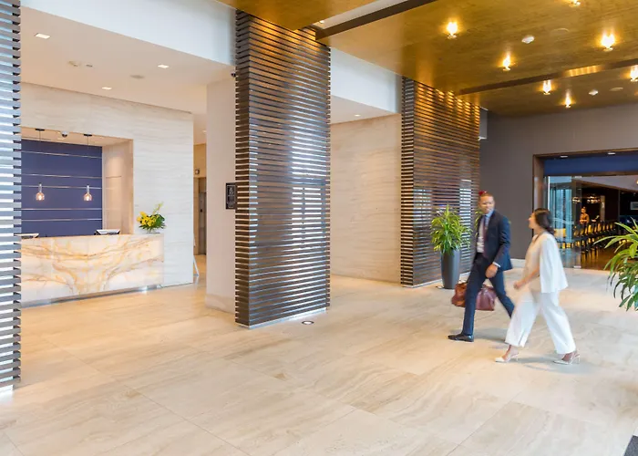Arista 4* Naperville