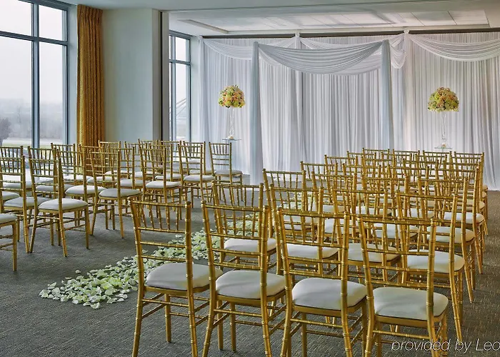 Arista 4* Naperville