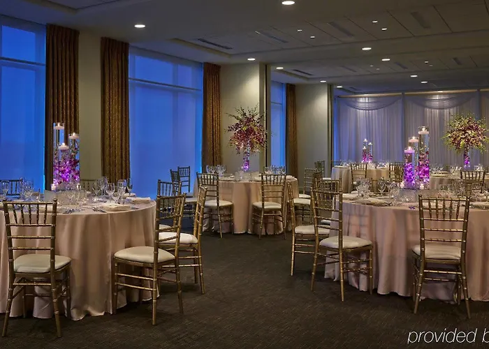 Arista 4* Naperville