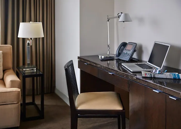 Hotel Arista Naperville
